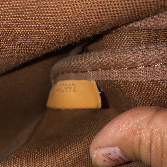LouisVuittonSaumur shoulder crossbody 35 bag - Picture 4 of 17